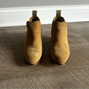 Women’s Urban Outfitters Tan Suede Ankle Boots Size 38 US 7.5 With Buckle Sides